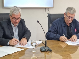 FIRMA DE ACUERDO ENTRE MUNICIPALIDAD Y COOPERATIVA ELÉCTRICA. LUMINARIAS DE VAPOR DE SODIO POR TECNOLOGÍA LED.