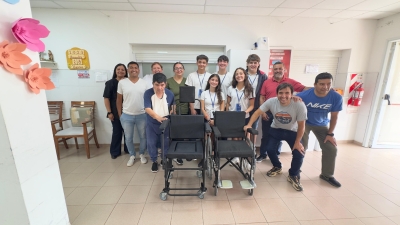 ALUMNOS DEL ITAPU Y EL SINDICATO ACEITERO DONARON 2 SILLAS DE RUEDAS AL HOGAR DE ABUELOS DEL HOSPITAL