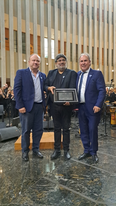RECONOCIMIENTO AL MAESTRO ARIEL RODRÍGUEZ
