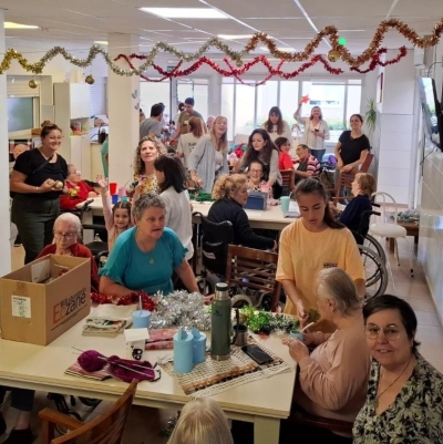 LOS ADULTOS MAYORES DEL HOSPITAL ORNAMENTARON EL HOGAR