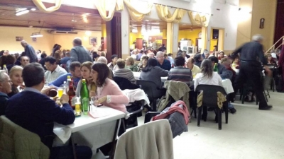 VERMUT DANZANTE EN LA SOCIEDAD ITALIANA, EVENTO QUE REÚNE UN PÚBLICO QUE NO FALTA.