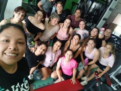OCTUBRE ROSA - LOS GIMNASIOS LOCALES SE SUMARON A LA CAMPAÑA
