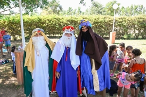 LOS REYES MAGOS LLEGARON A LAS ESCUELA DE VERANO.