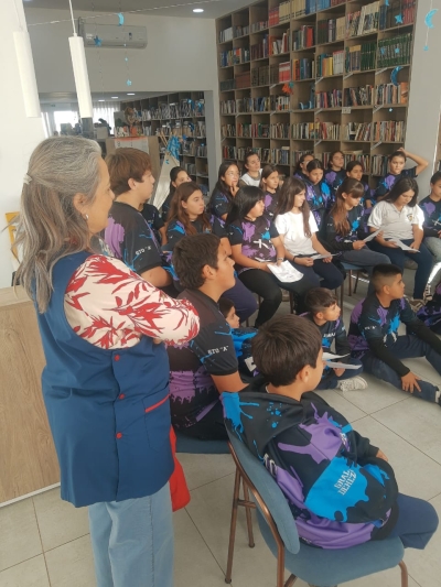 CANTAMOS EL HIMNO EN LENGUA DE SEÑAS.