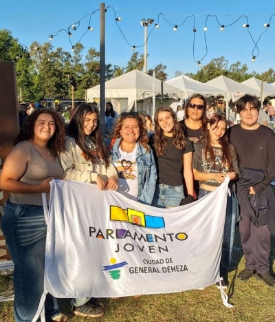 EL PARLAMENTO JOVEN EN EMPRENDER 2025